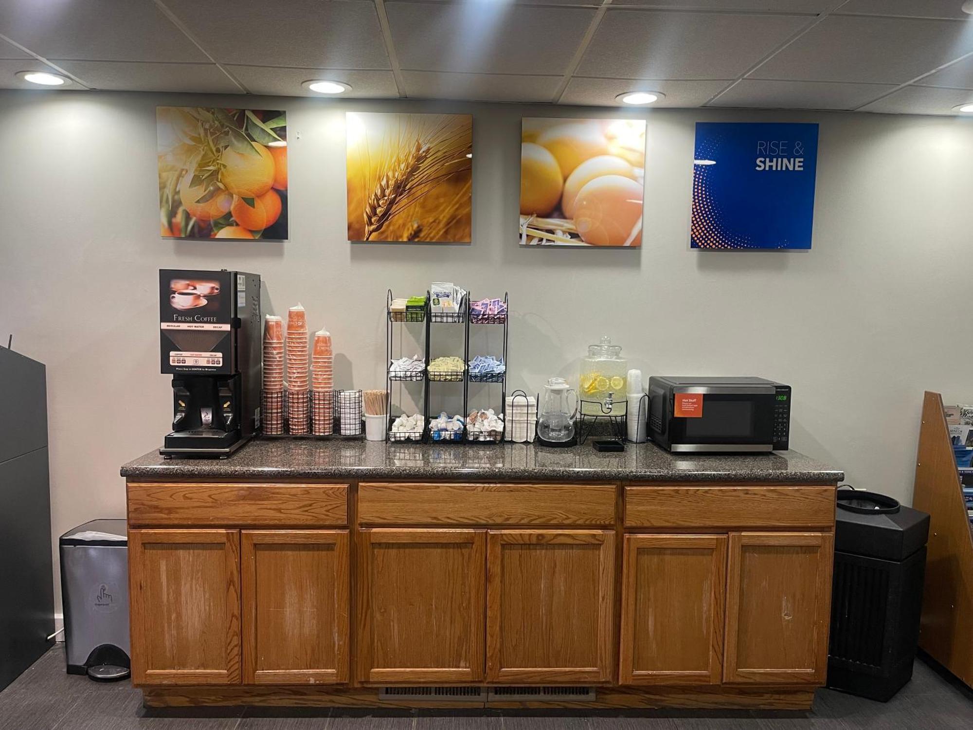 Comfort Inn & Suites Syracuse-Carrier Circle East Syracuse Buitenkant foto